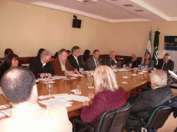 Reunión de precandidatos sobre "El agua en la Gestión de Gobierno·