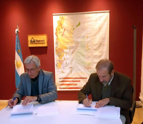 Firma de acuerdo específico entre el SEGEMAR y el INSTITUTO NACIONAL DEL AGUA